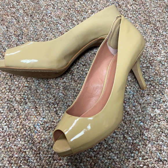 Vince camuto tan open toe heels. 8.5, 3 1/2” heels - Picture 1 of 7